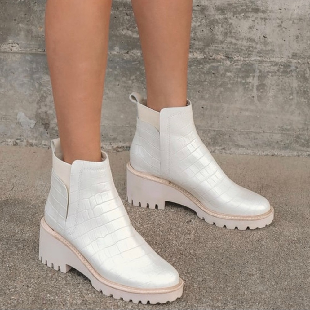 Dolce Vita Huey Booties Off-white